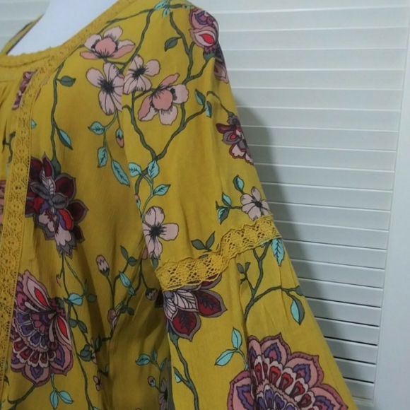 โ๐๏ธ St. John's Bay ๐ Long Sleeves Floral Top - Picture 5 of 9